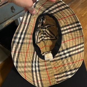 Vintage Burberry women’s sun hat